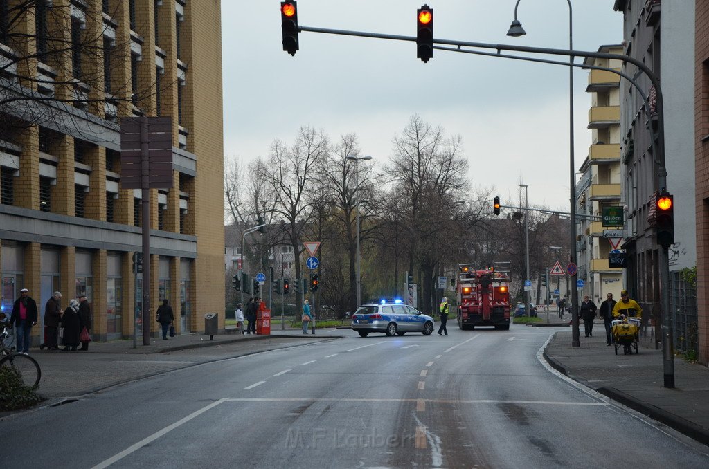 Stadtbus fing Feuer Koeln Muelheim Frankfurterstr Wiener Platz P331.JPG